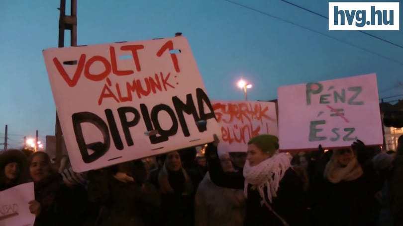 Volt egy álmunk: diploma - így tüntettek a középiskolások