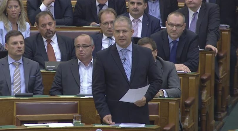 Kósa: Kizárt, hogy a két népszavazás egy időben legyen