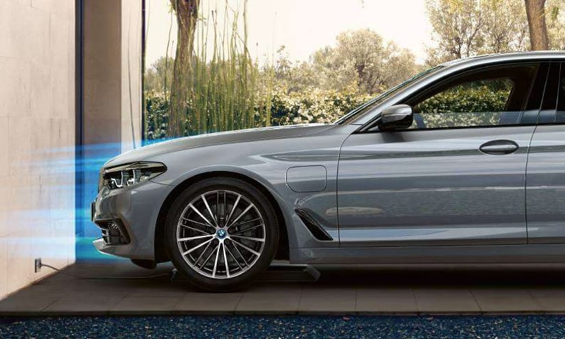 Nyomott árral hódít a zöld rendszámos új 5-ös BMW