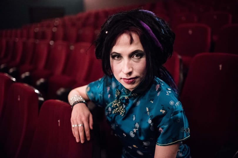 Sofi Oksanen: Az autokráciák és a nőgyűlölet mindig kéz a kézben járnak