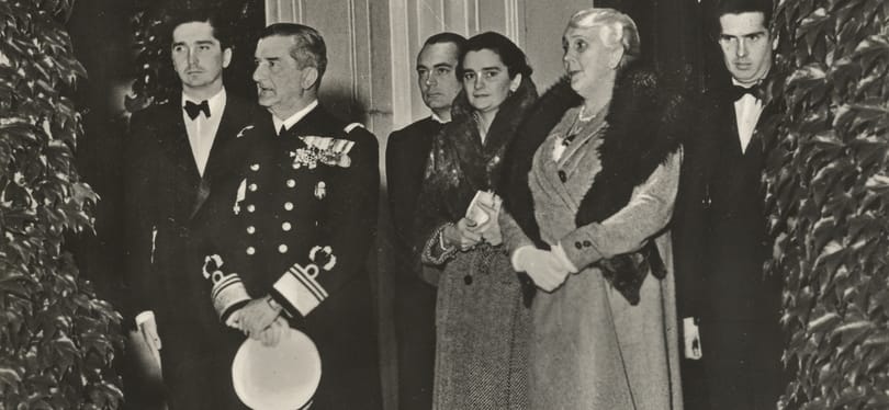 Horthy istenítése egy idő után már közel járt Sztálinéhoz és Hitleréhez