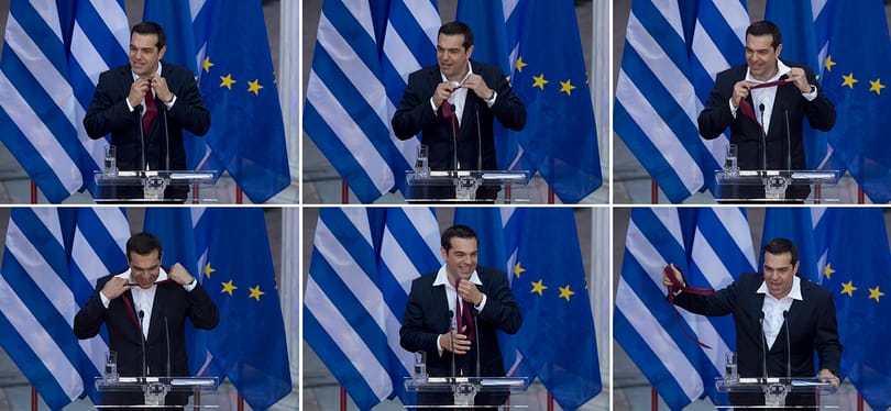 Az adósságmentő Ciprasz végre nyakkendőt vett, de a választásra a gatyáját is fel kell kötnie 