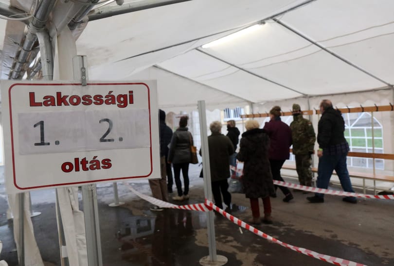 Sarkadi Balázs akadémikus: Csak a koronavírus változik, az itthoni hatalmas információhiány marad
