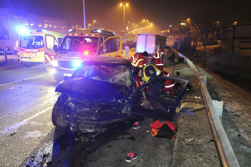Meghalt az egyik sérült - képek az M5-ösön történt balesetről
