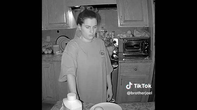 Videókat oszt meg éjjeli kalandjairól az alvajáró influenszer