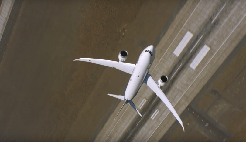 Remek videót tett közzé a Boeing: így trükközik a levegőben a Dreamliner