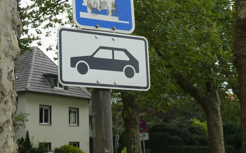 Házasodjanak össze, írta a szolgáltató egy párnak Győrben, ha olcsón akarnak parkolni 