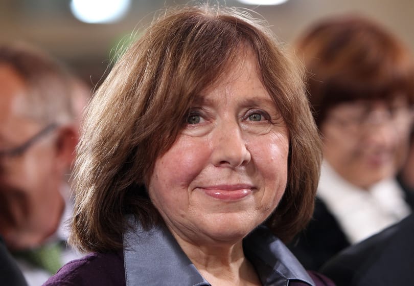 Fehérorosz oknyomozó újságíró kapta az irodalmi Nobel-díjat