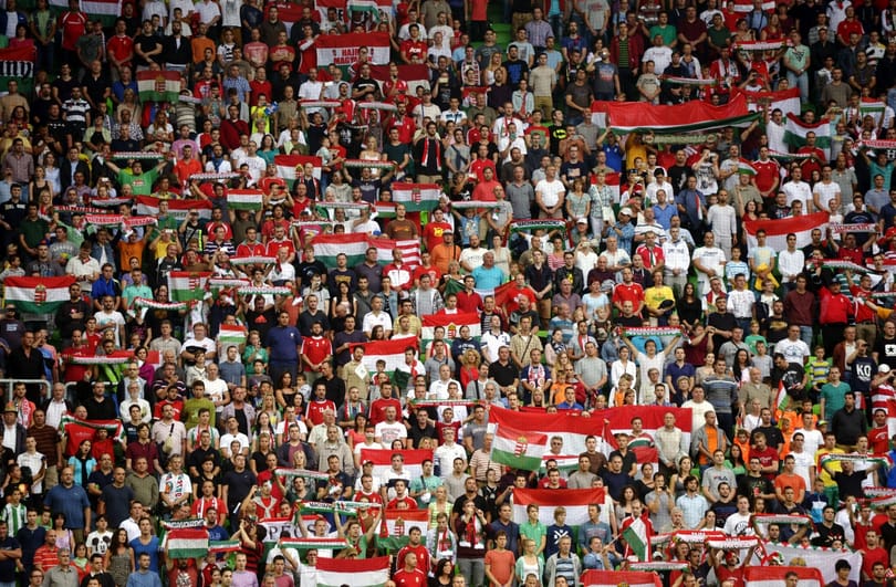 Magyar szurkolók szívnak a reptéri dolgozók sztrájkja miatt