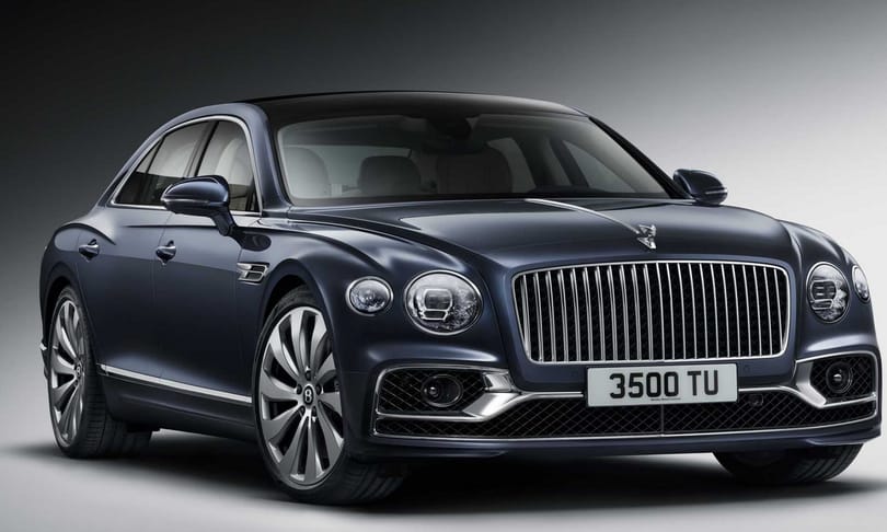 Itt az új Bentley Flying Spur: 635 lóerővel támad az 5,3 méteres óriás