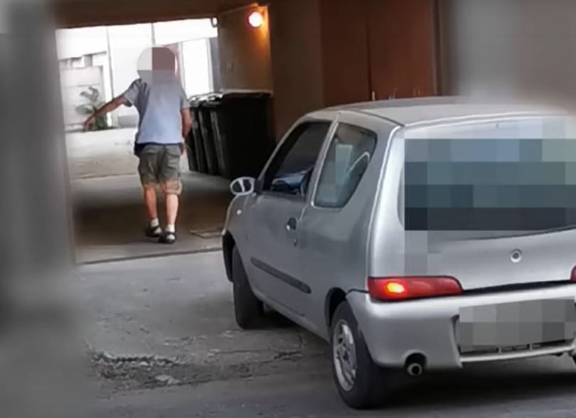 A kocsijához is alig tudott elmenni a részeg férfi, aki parkolni próbált Nyíregyházán – videó