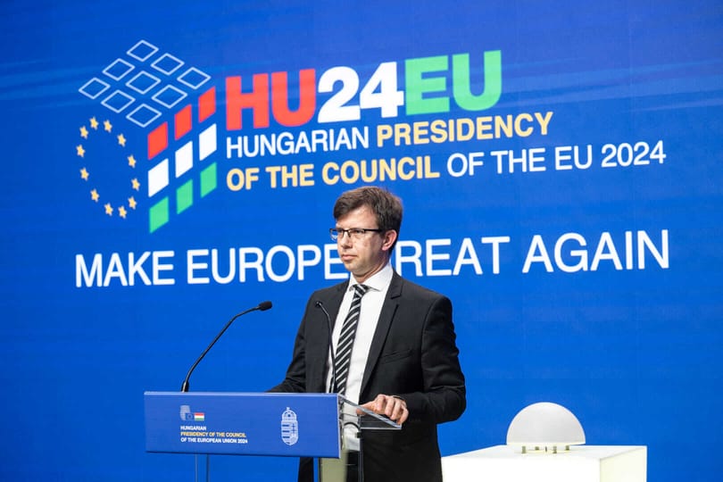 Rubik-kockával és Trump-idézettel fut neki Magyarország az EU-elnökségnek