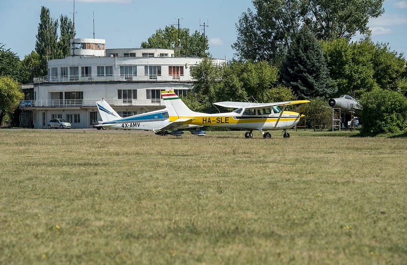 Három embert, köztük egy gyereket is kórházba kellett szállítani a budaörsi repülőnapról