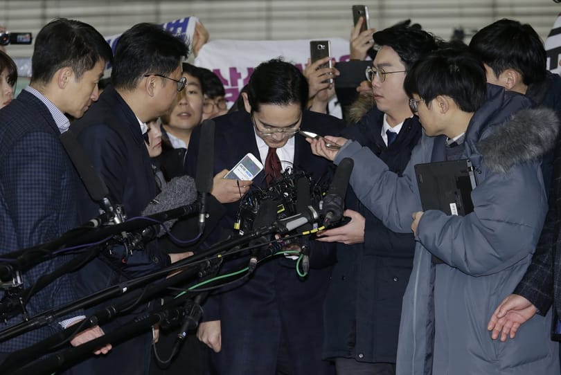 Őrizetbe vették a Samsung alelnökét
