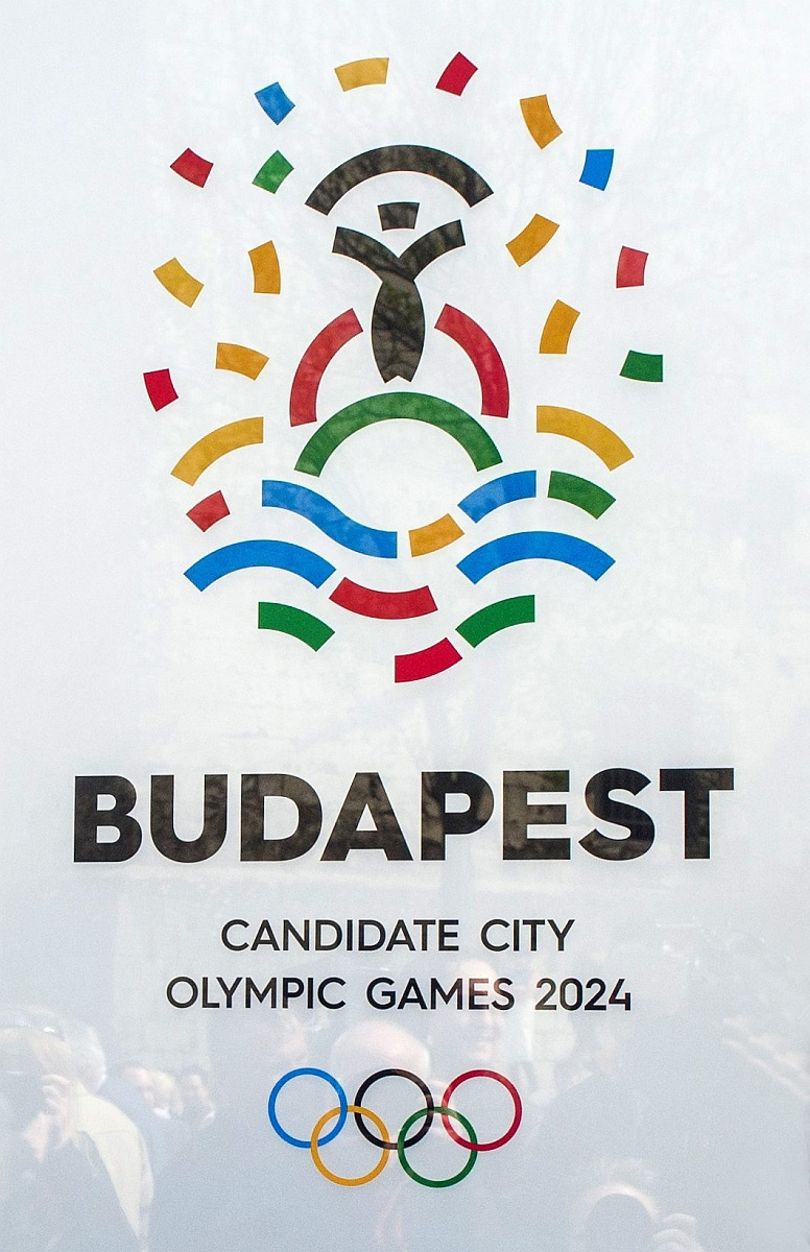 Uszályok a Parlamenttel szemben: így reklámozzuk az olimpiát és a vizes vb-t