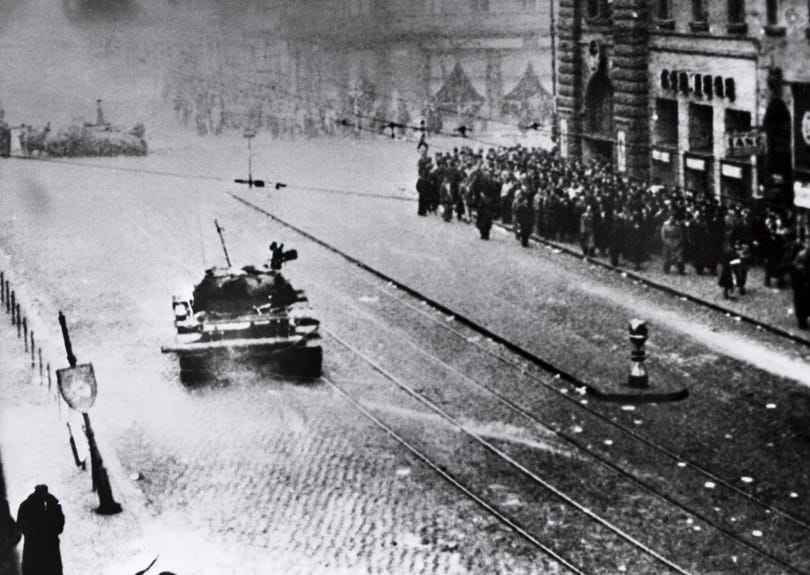 Nemzeti gyásznap van ma, Orbán félárbocra engedi a zászlót