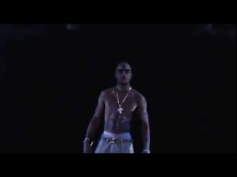 Videó: Tupac Shakur koncertet adott 16 évvel halála után