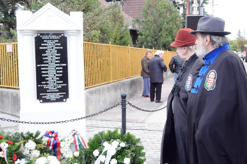 Elrontották, mégis felavatták az aradi vértanúk csepeli emléktábláját – fotó