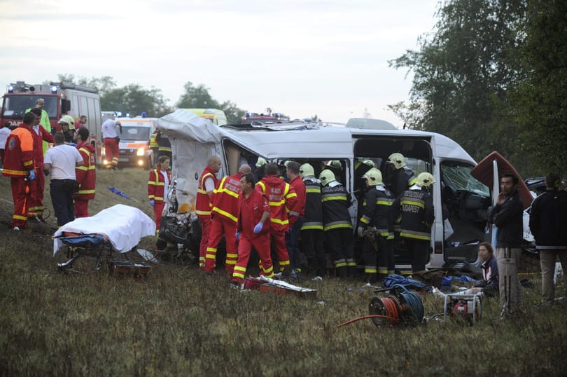 Tömegbaleset: őrizetbe vették a balesetet okozó 26 éves sofőrt