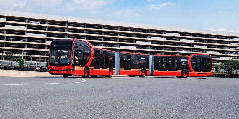 Egy háztömböt végigérne nálunk a világ leghosszabb, kétcsuklós elektromos busza
