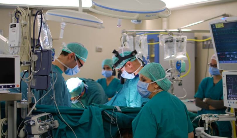 Leállt egy komputer egy szívműtétnél az antivírusprogram miatt