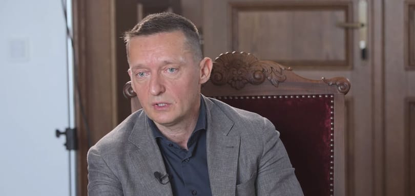 Kiderült, hogy Rogán tárcája egy rúdtáncos egyesületet pénzel, és az is, mennyiért bérel lakást az állam a kormányszóvivőnek