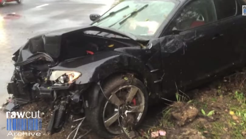 Videó: Aquaplaning akcióban – ezt kéne valahogy megúszni