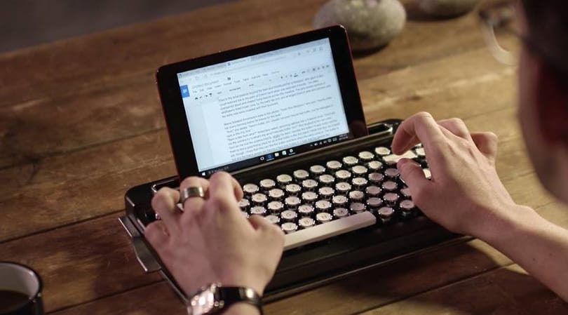 Szereti a retrót? Ezt a régies írógépet mobilokhoz és tabletekhez találtál ki