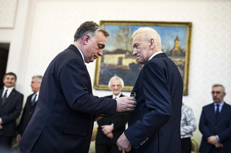 „Aki falakat akar bontani, annak előbb el kell menni a falig”