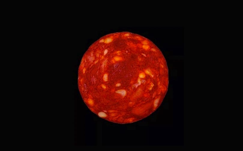 Kiderült, hogy valójában egy szelet kolbász van a képen, amit a Proxima Centauri fotójaként tett közzé egy tudós