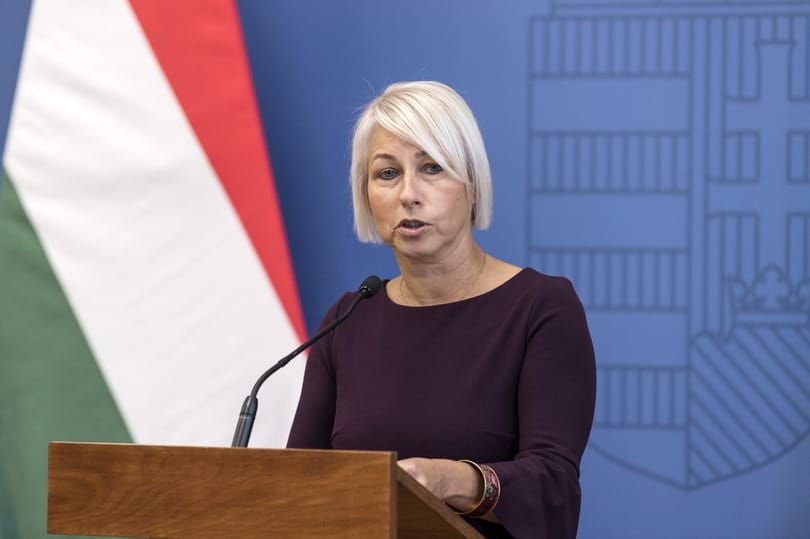 Közel 700 ezer forintért igényelt fotós holmikat egy fideszes képviselő