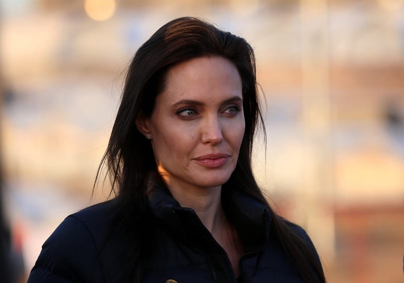 Angelina Jolie újabb eltávolító műtétjéről vallott a New York Timesban