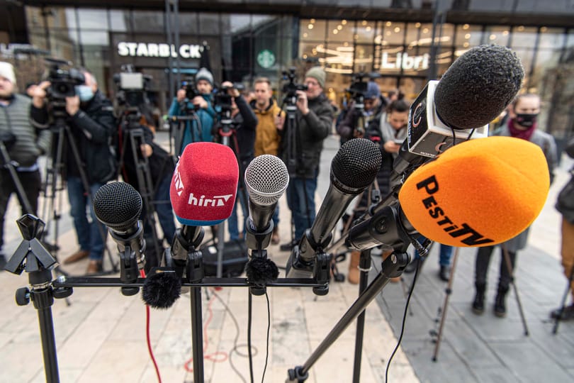 Válság van, választás nincs: karcsúsítják az állami pénzektől függő Fidesz-közeli médiabirodalmat