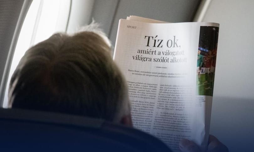 Orbán Viktor úton van Brüsszelbe, és közben nagyon elmélyült a fociválogatott sikereiben