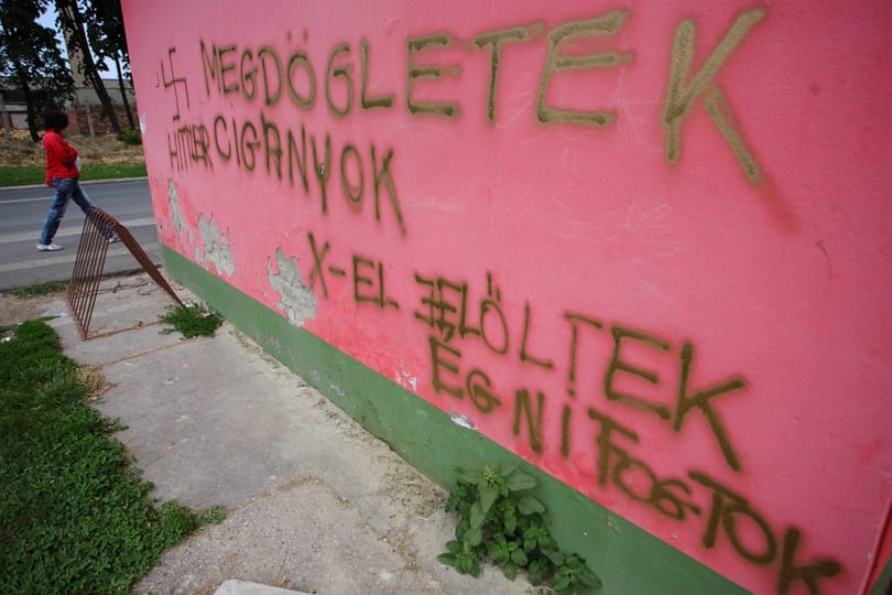 Cigányellenes feliratok Nagykanizsán: feljelentést tesznek jogvédők