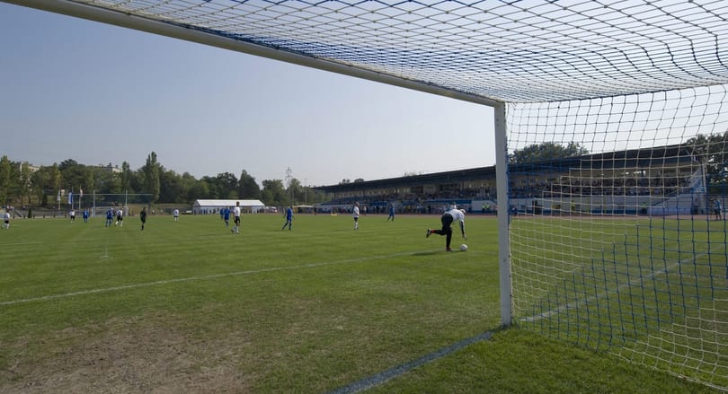 Addig csúszott a stadionkivitelezés, amíg levált a vakolat a lelátóról