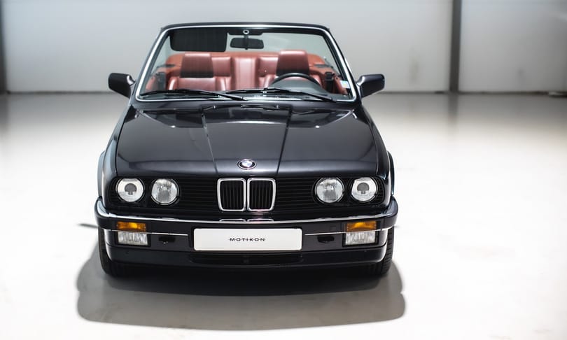 Sokak szívét megdobogtatja ez a 35 éves eladó 3-as kabrió BMW