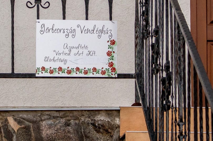 „Már hogyne lenne vendégház!” – tagadja a fideszes képviselő, hogy saját házát húzta fel az uniós milliókból