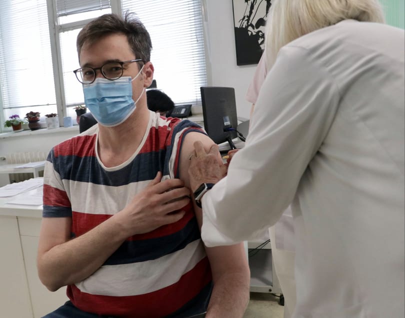 Karácsony: Szabadnap jár az oltás után a fővárosi cégeknél