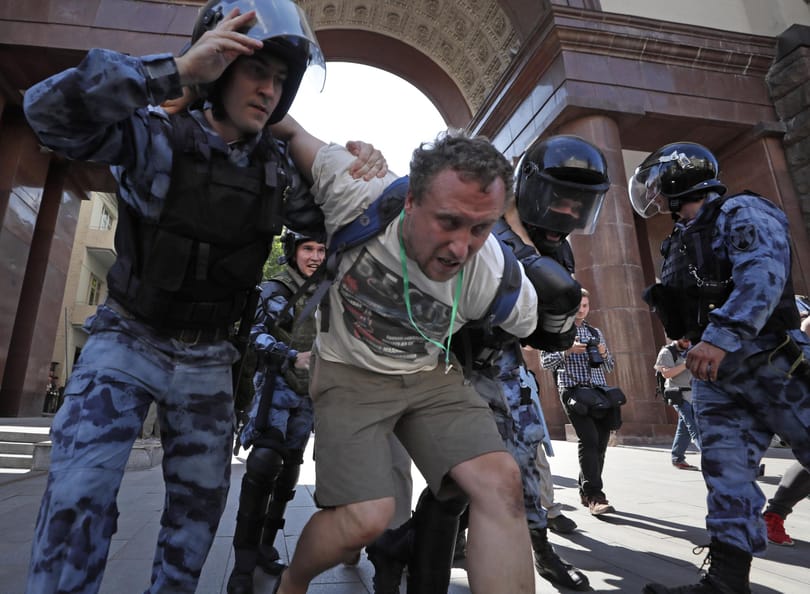 Százakat vettek őrizetbe Moszkvában, mert tüntettek