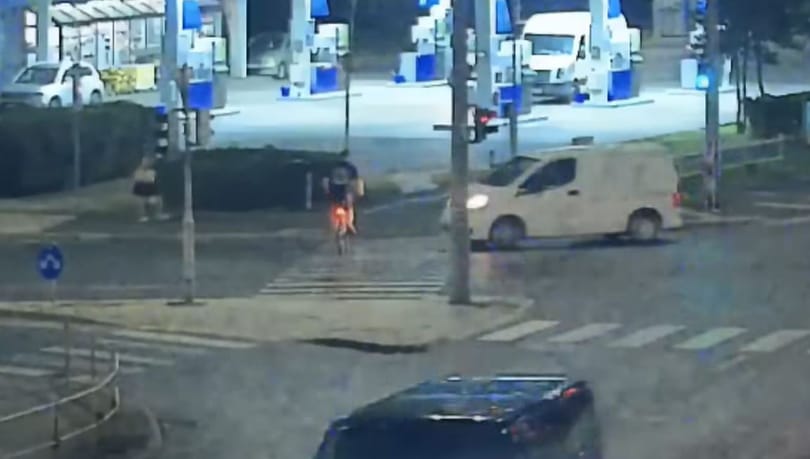 Gyalogost és kerékpárost is elütöttek a zebrán Siófokon – videó