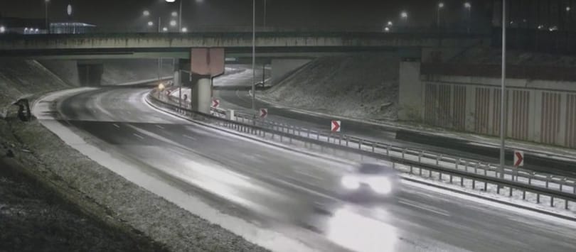 Teljesen üres volt az autópálya, mégis brutális balesetet szenvedett egy sofőr Lengyelországban