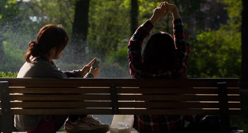 Ön is szokott mobilozni, amikor a gyerekével van? Jobban zavarhatja őt, mint gondolná