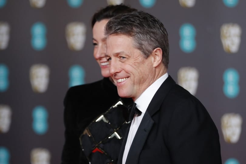 Renée Zellweger butuska ruháját dicsérve gratulált Hugh Grant (videó)