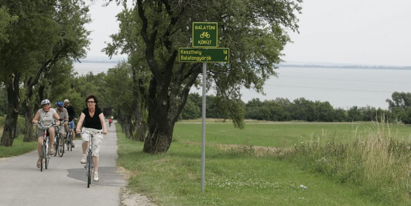 Húsz év után csak most lett teljes a Balatoni Bringakör