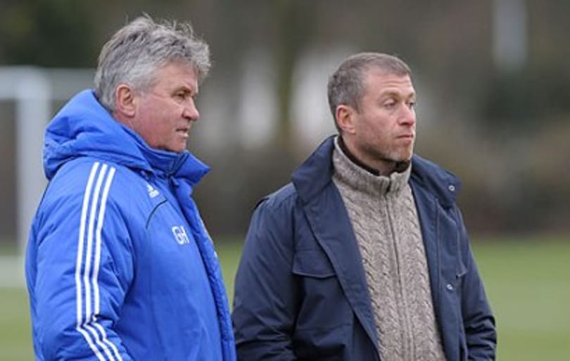 Hiddink váltja Mourinhót