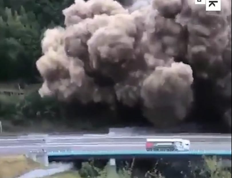 Videó: óriási földcsuszamlás volt Franciaországban, lebénult a közlekedés