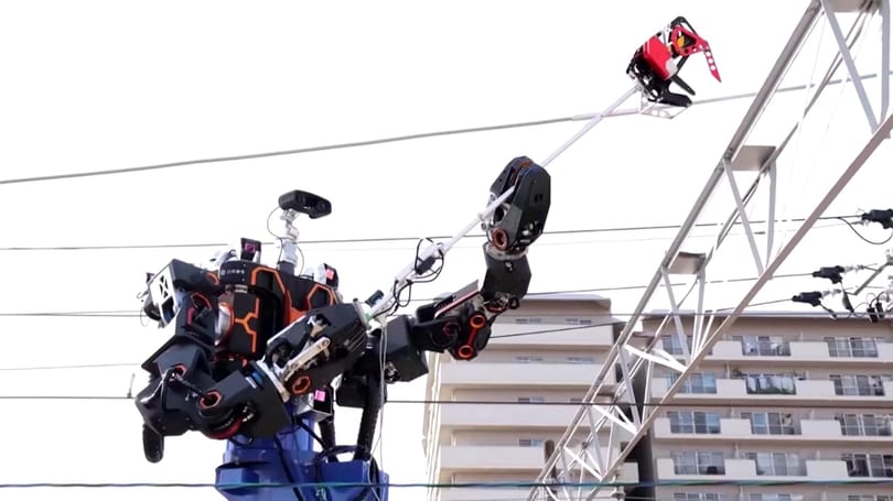 12 méter magas robotot épített a japán MÁV, már el is kezdett dolgozni