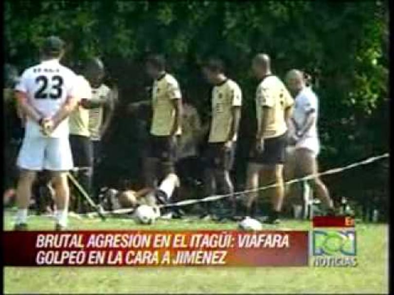 Videó: arcba rúgta csapattársát, aki három helyen szenvedett törést