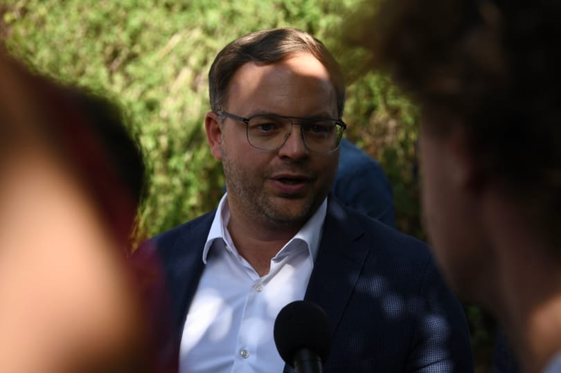 Orbán Balázs visszaszólt a határzárat kritizáló horvát államfőnek: “Próbáljon meg átjutni!”